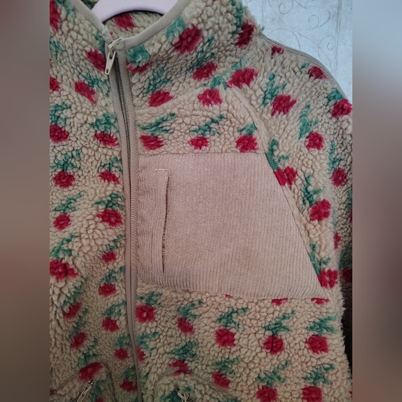 Cozy Sherpa Jacket with Floral Pattern - Picture 2 of 5